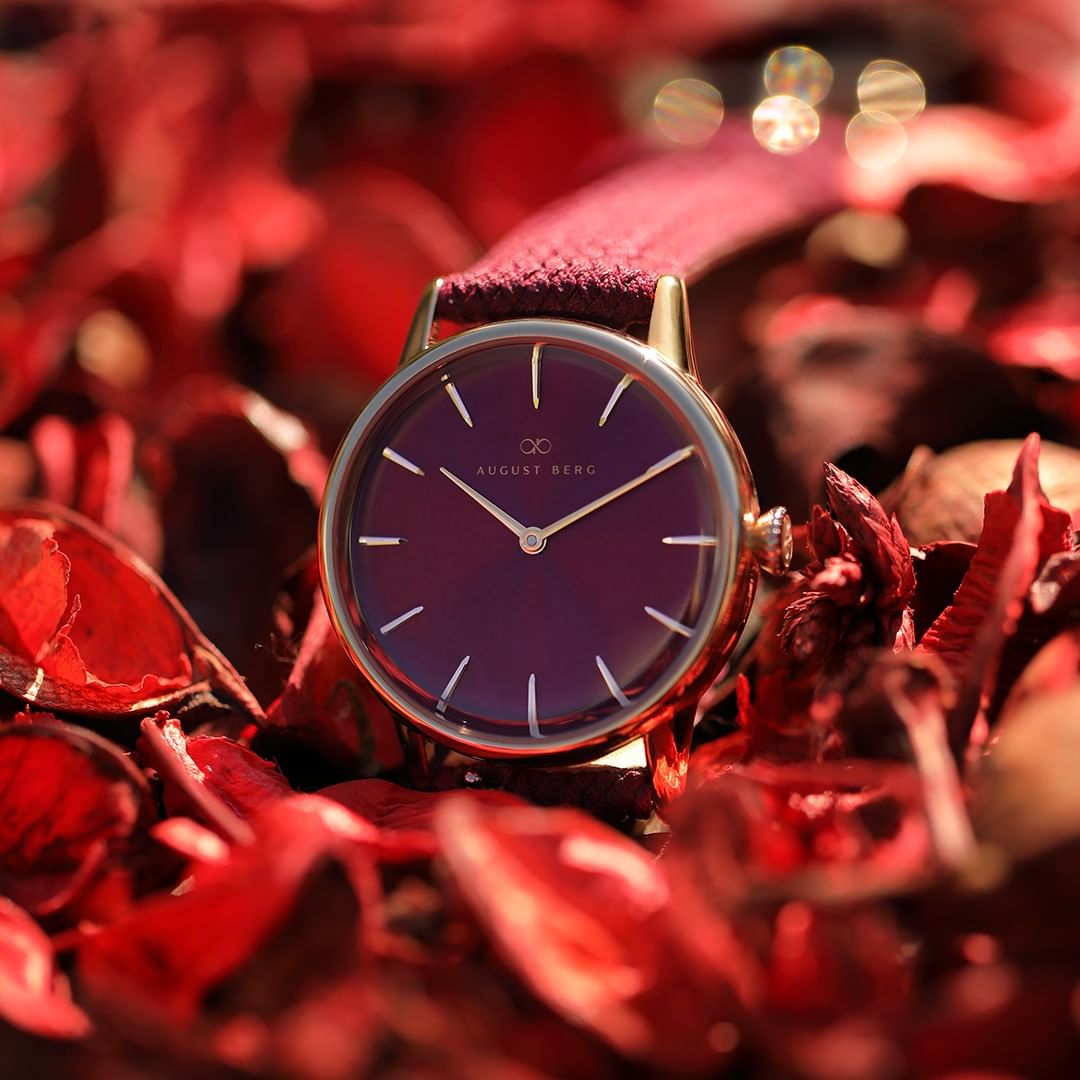 オーガスト・バーグ - セレニティ バーガンディ シルバー クラシック Burgundy Silver Watch With Burgundy Strap – August Berg