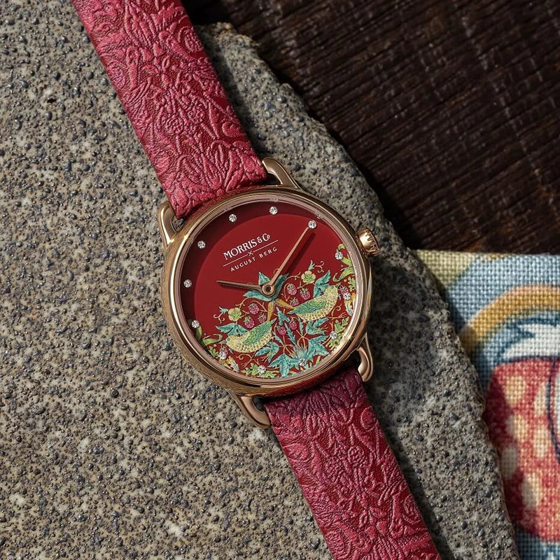 August Berg x Morris & Co. [オーガストバーグ x モリス＆コー] Crimson  [赤] Petite Strawberry Thief [プチストロベリーシーフ]