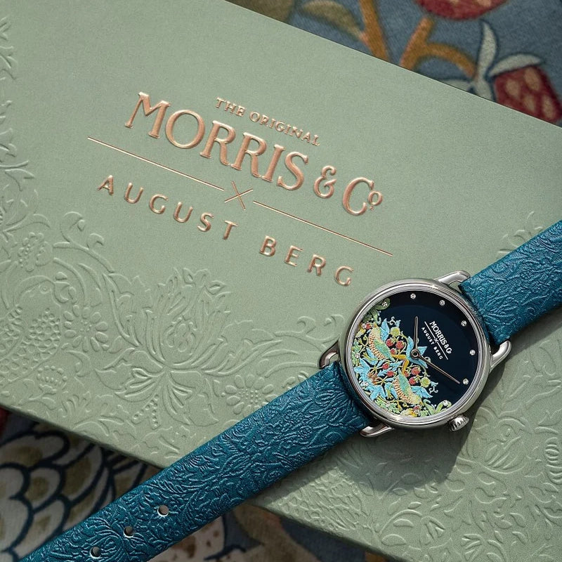 August Berg x Morris & Co. [オーガストバーグ x モリス＆コー] Indigo [藍色] Petite Strawberry Thief [小さなイチゴ泥棒]